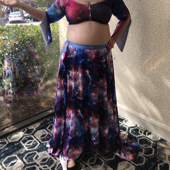 Beautiful Space-Print Ensemble - Picture 3 of 3